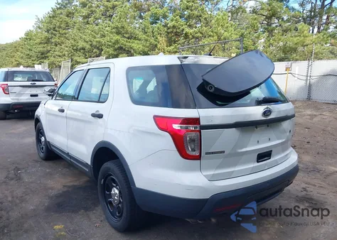 2013 Ford Police Interceptor z USA, uszkodzony, nr VIN 1FM5K8AR9DGC63723